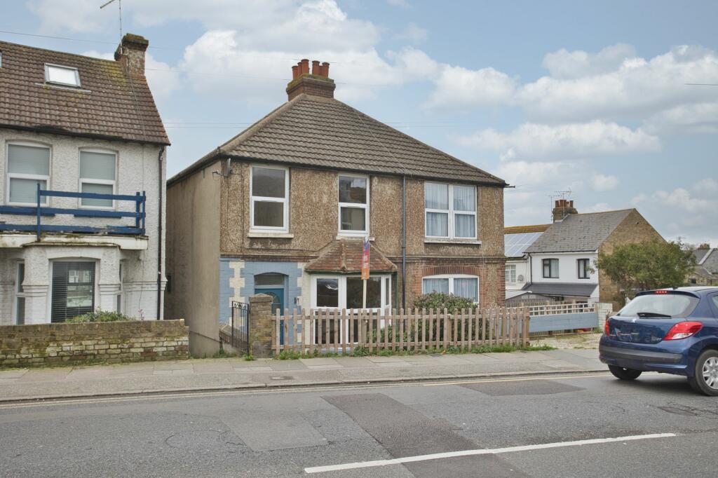 3 bedroom terraced house for rent in Ramsgate Road, Margate, CT9