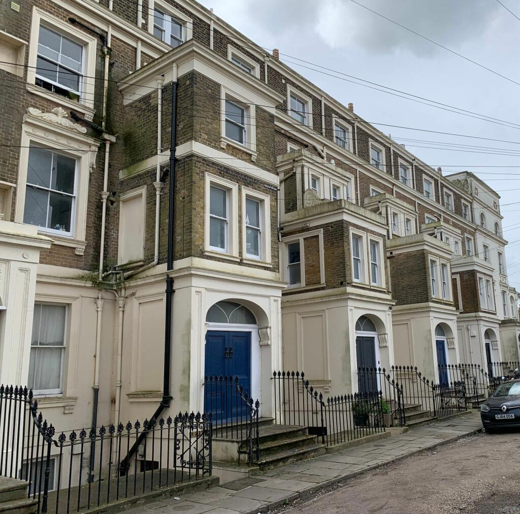 5 bedroom flat for rent in Pegwell Road, Ramsgate, CT11