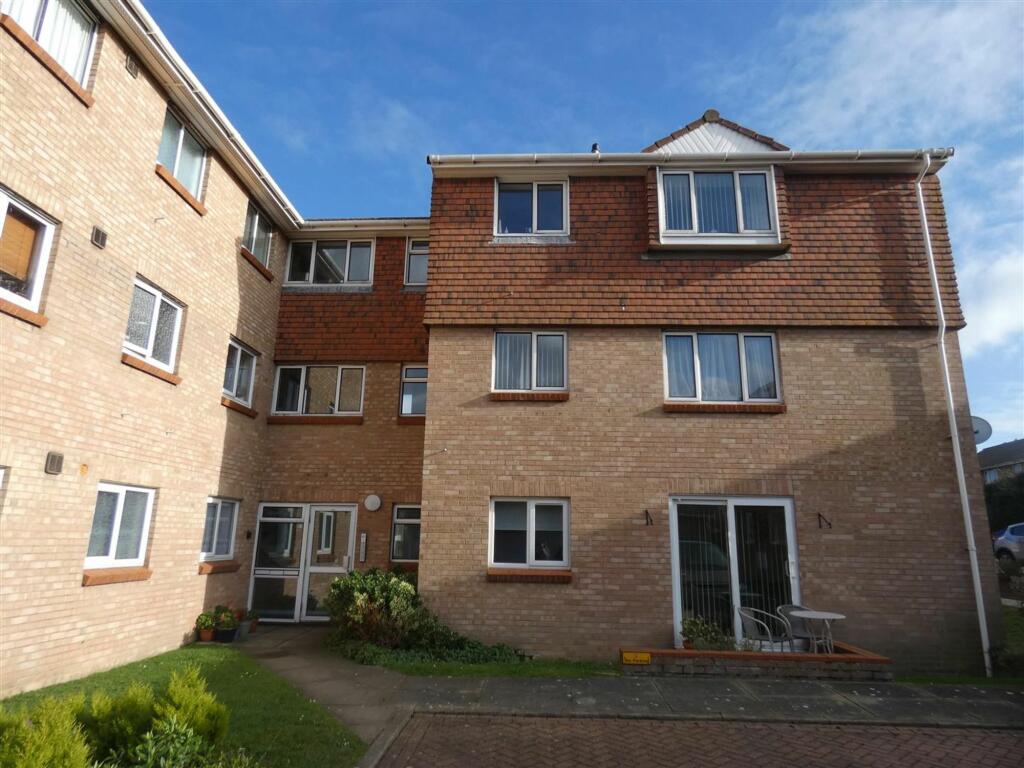 1 bedroom ground floor flat for rent in Waltham Close, Cliftonville, CT9