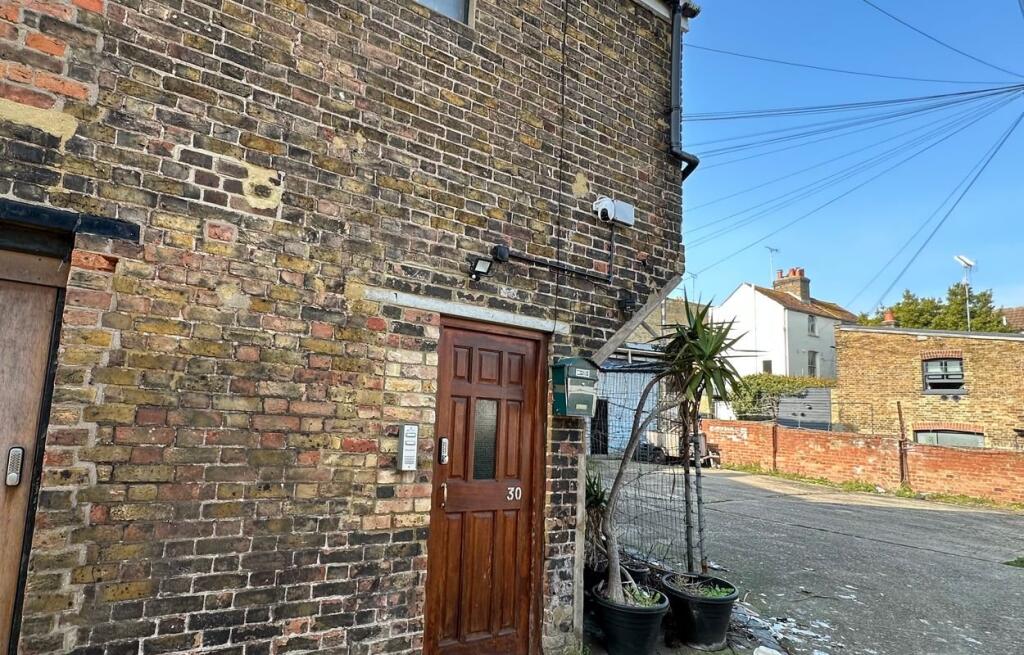 Main image of property: 30 High Street, Broadstairs, Kent, CT10