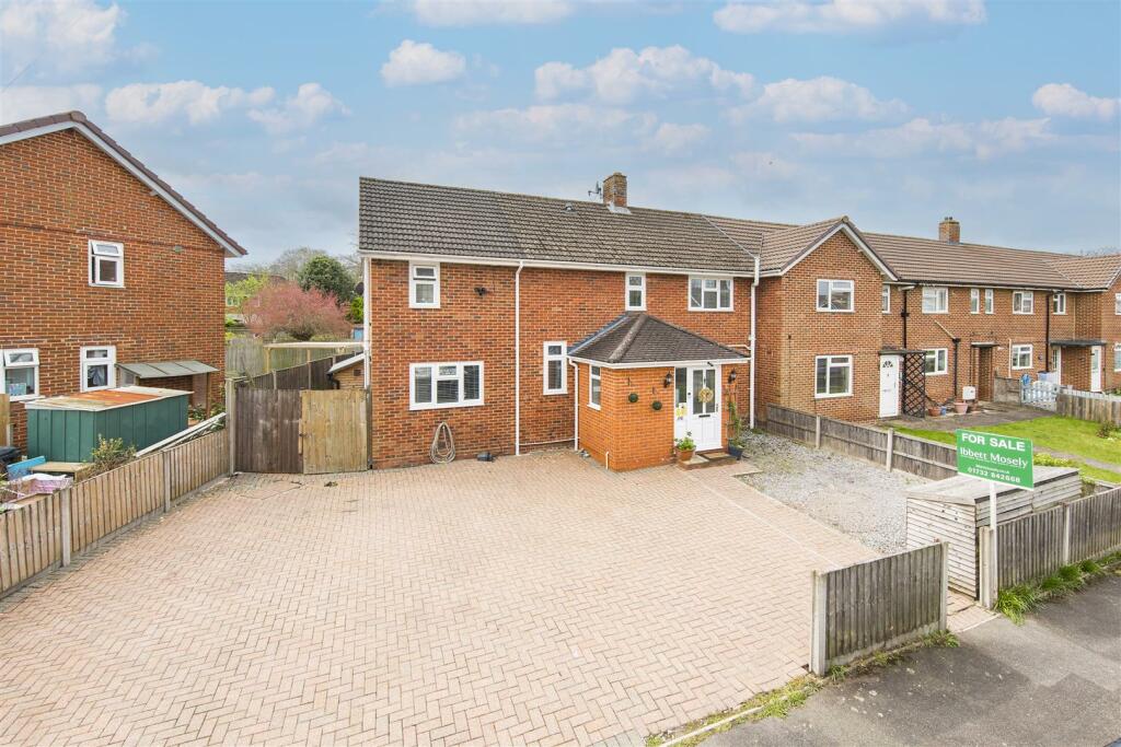 3 bedroom house for sale in Elm Crescent, East Malling, West Malling, ME19