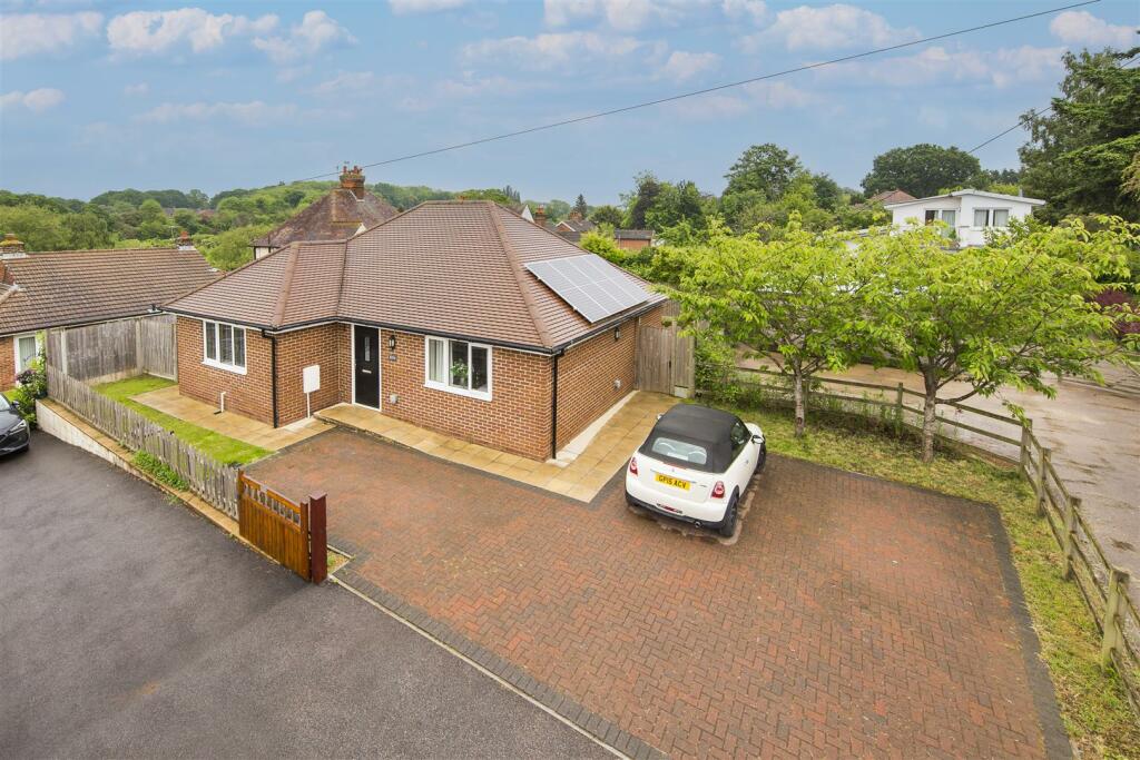 2 bedroom detached bungalow for sale in Brickfields, West Malling, ME19
