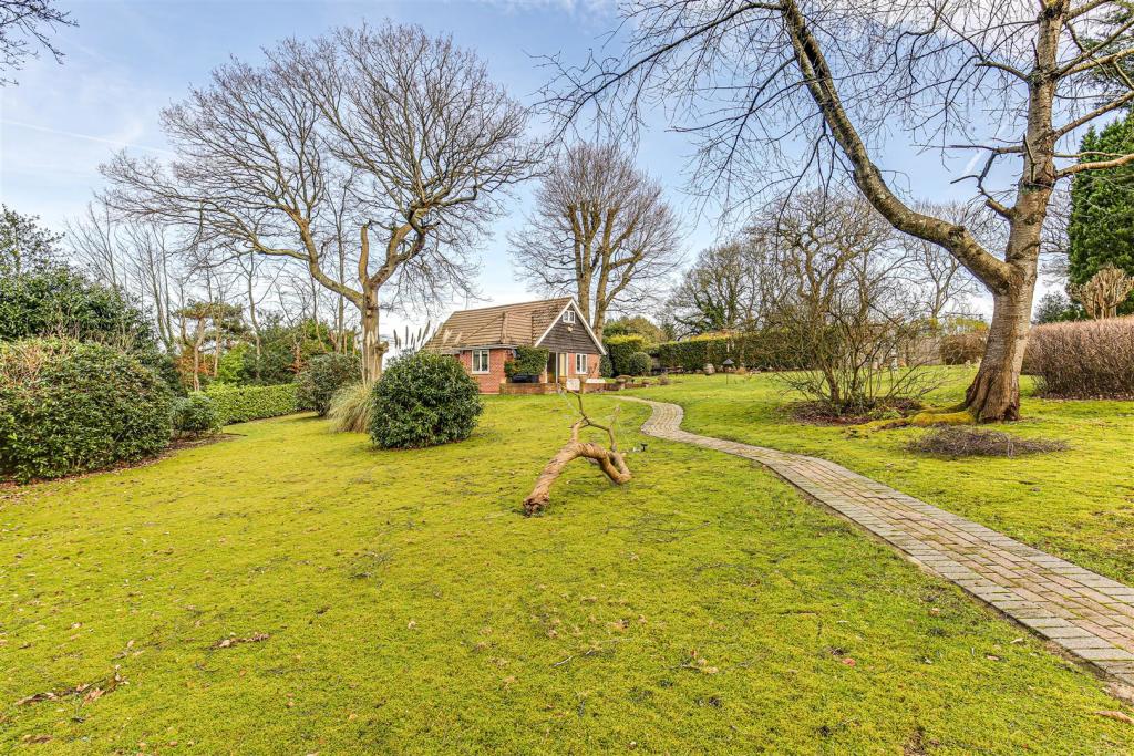 2 bedroom detached house for sale in Hosey Hill, Westerham, TN16