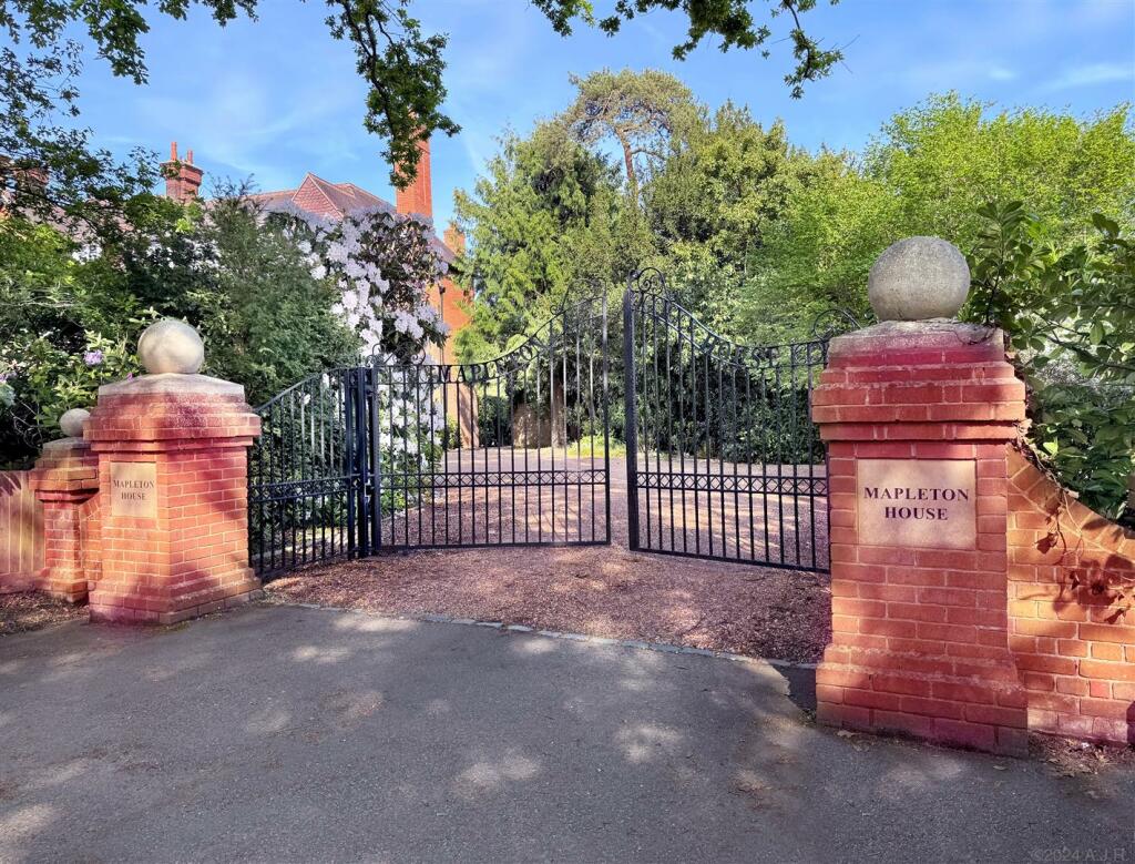 2 bedroom apartment for sale in Mapleton Road, Four Elms, Edenbridge, TN8