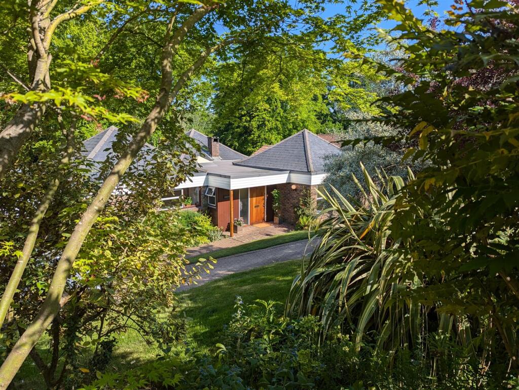Main image of property: Maesmaur Road, Tatsfield