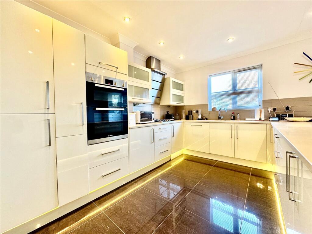Additional property image - Cheyne Gardens, Bournemouth, Dorset, BH4