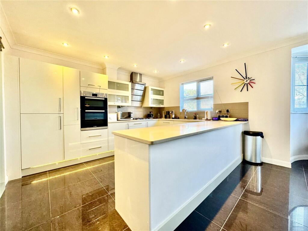 Additional property image - Cheyne Gardens, Bournemouth, Dorset, BH4
