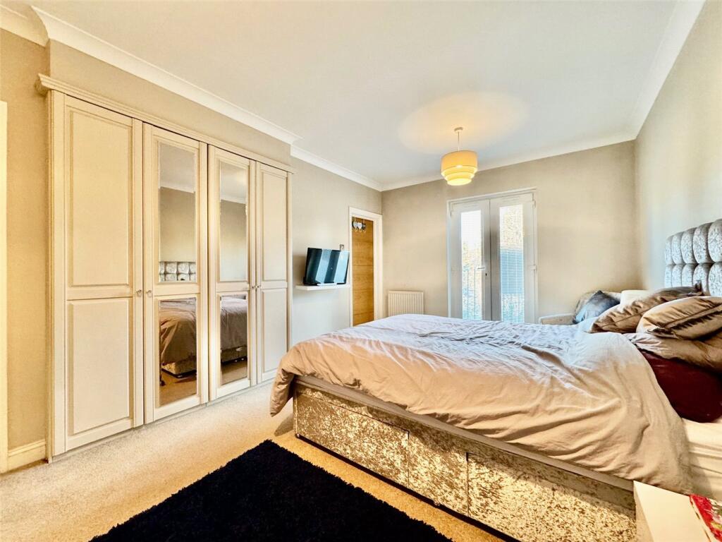 Additional property image - Cheyne Gardens, Bournemouth, Dorset, BH4