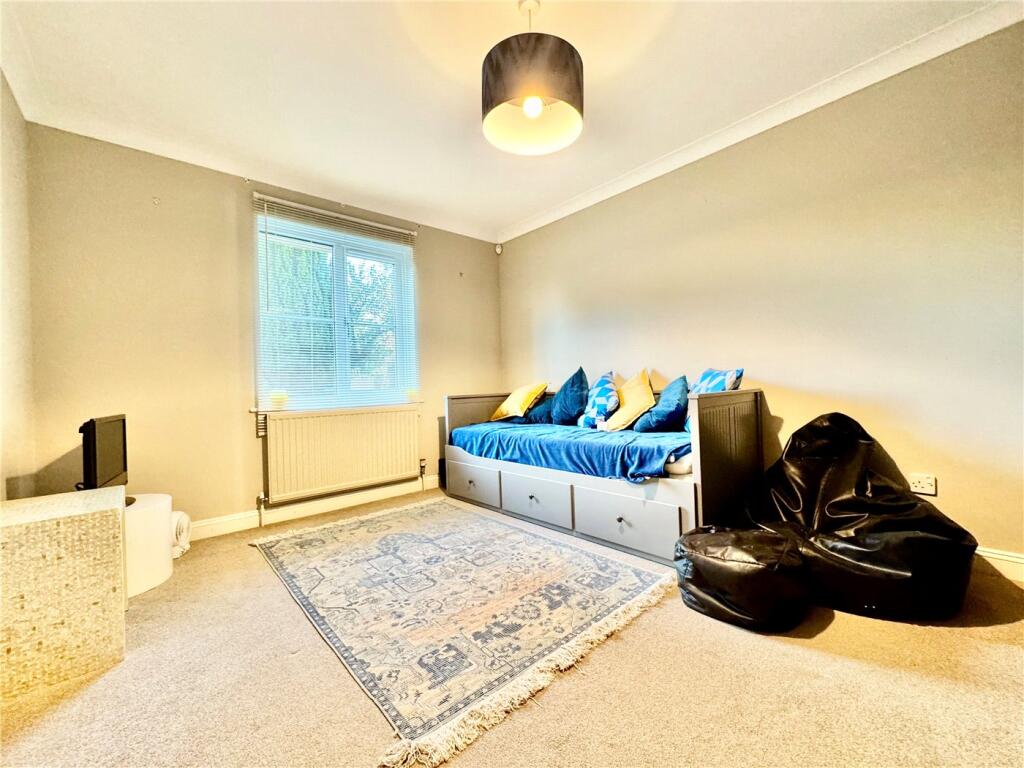 Additional property image - Cheyne Gardens, Bournemouth, Dorset, BH4