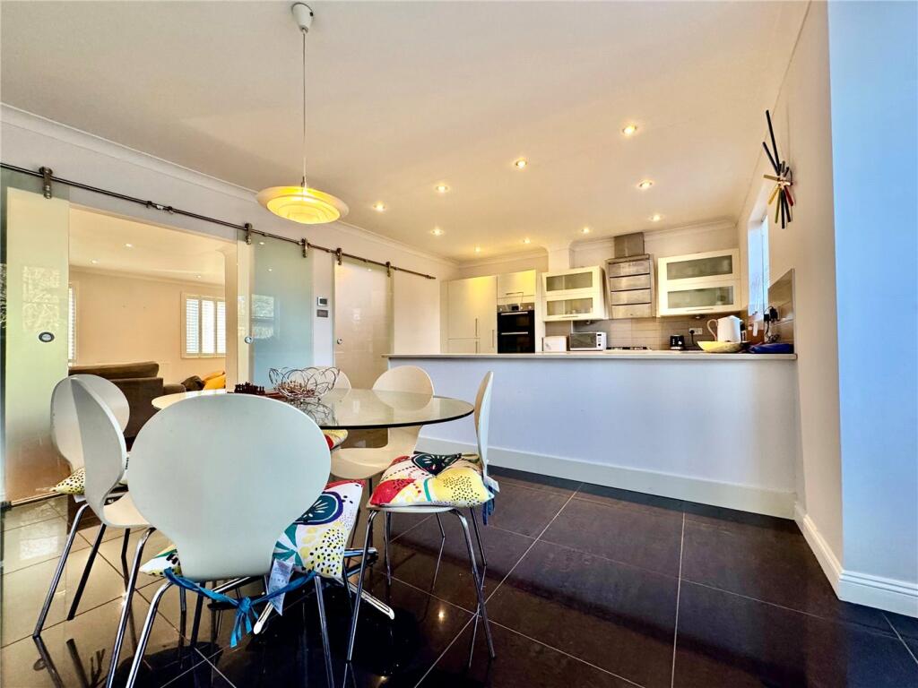 Additional property image - Cheyne Gardens, Bournemouth, Dorset, BH4