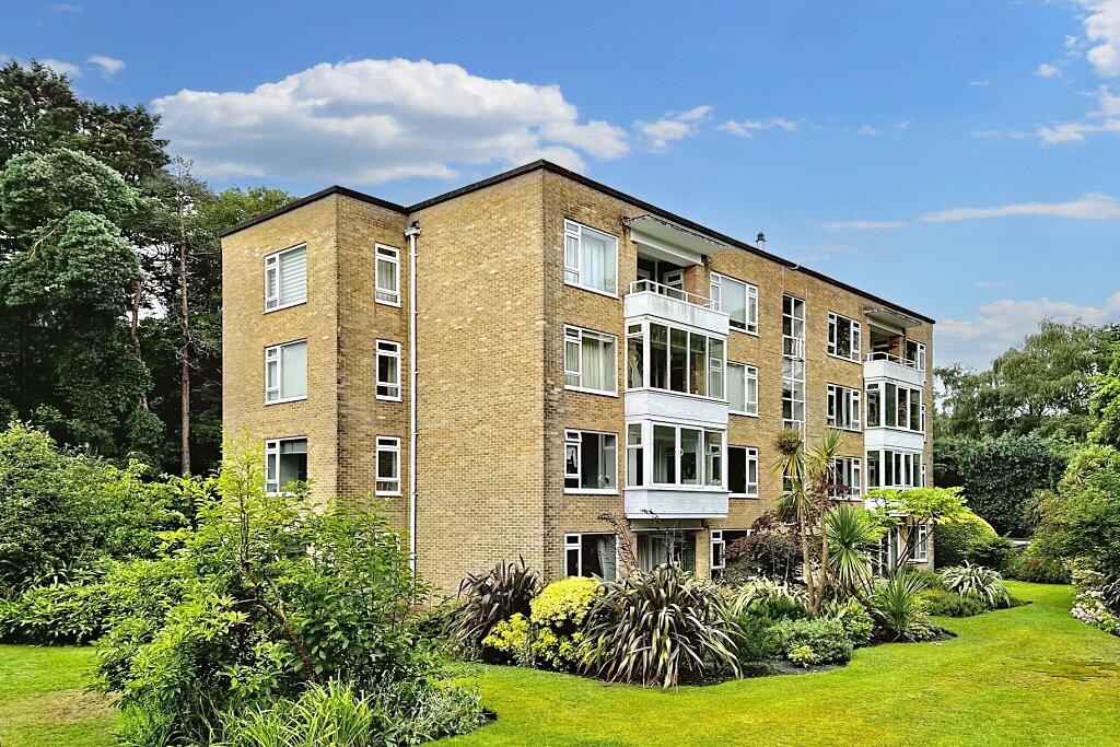 2 bedroom apartment for sale in Beach Road, Branksome Park, Poole, BH13