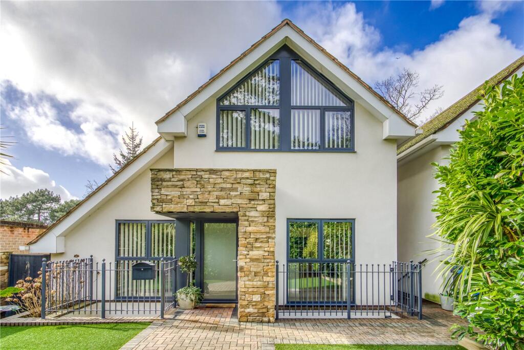 Main image of property: Sandecotes Road, Lower Parkstone, Poole, BH14