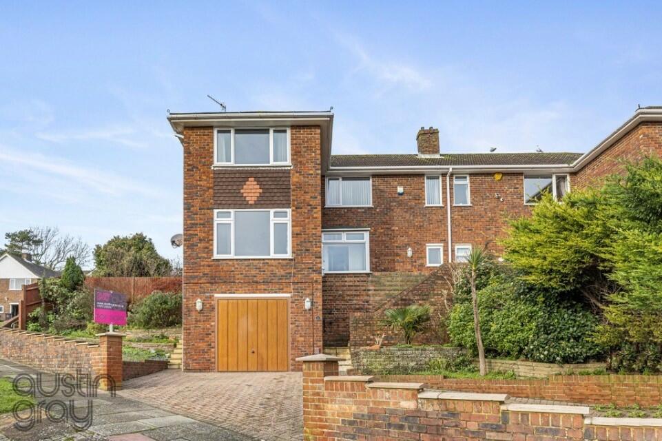 3 bedroom semidetached house for sale in Lambourne Road, BN1
