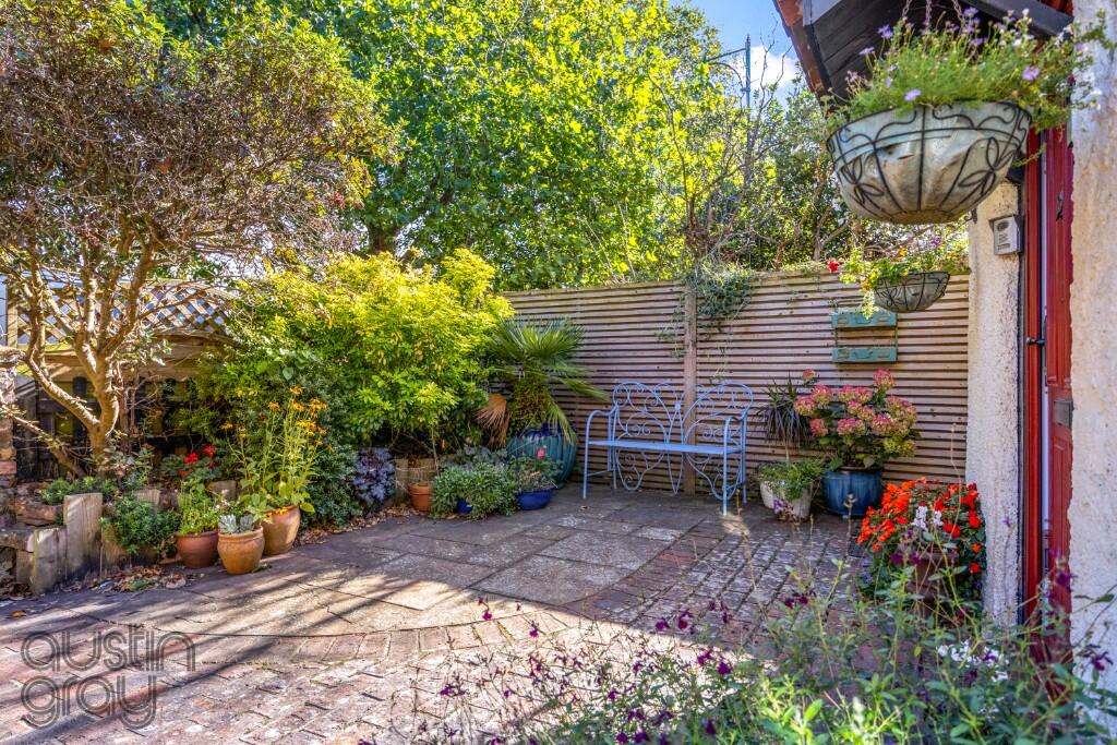 Main image of property: The Green, BN42