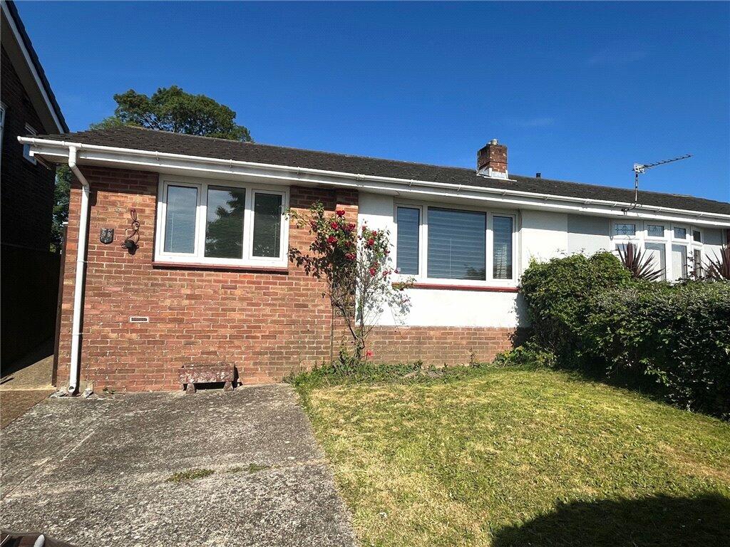 2 bedroom bungalow for sale in Manor Crescent, Newport, Isle of Wight, PO30