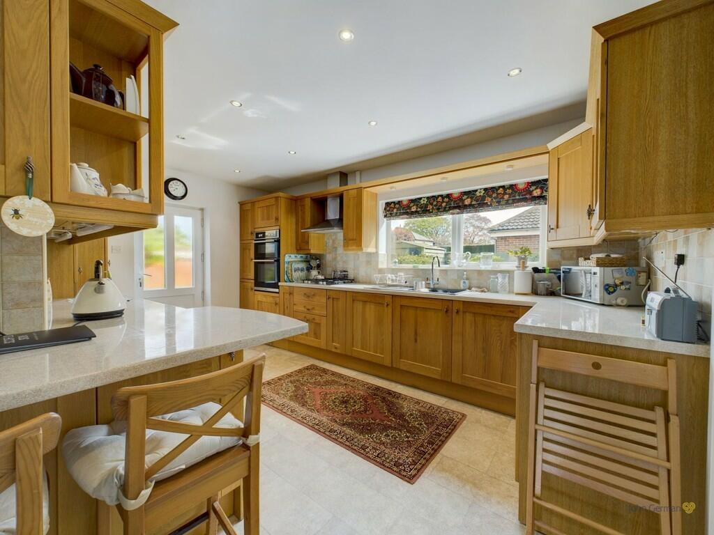 4 bedroom detached house for sale in Chestnut Grove, Etwall, DE65