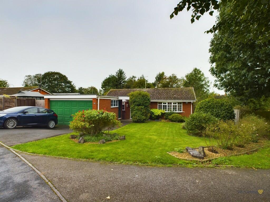 3 bedroom detached bungalow for sale in Meadow View, RollestononDove