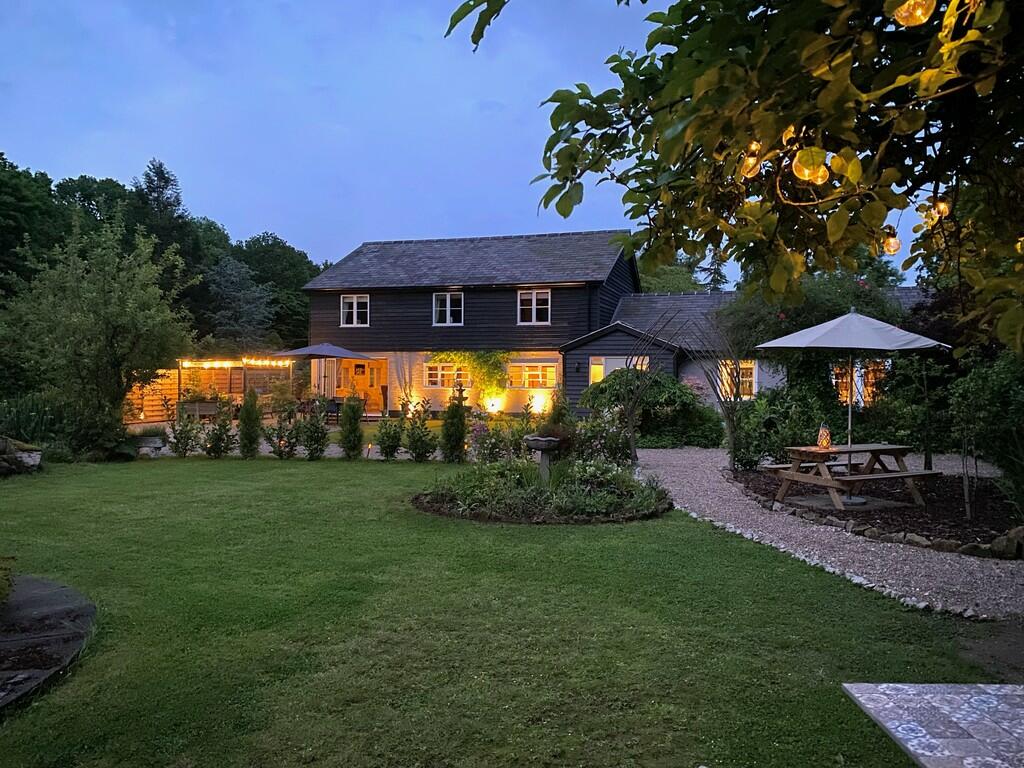 4 bedroom detached house for sale in Tutbury Road, Needwood, DE13