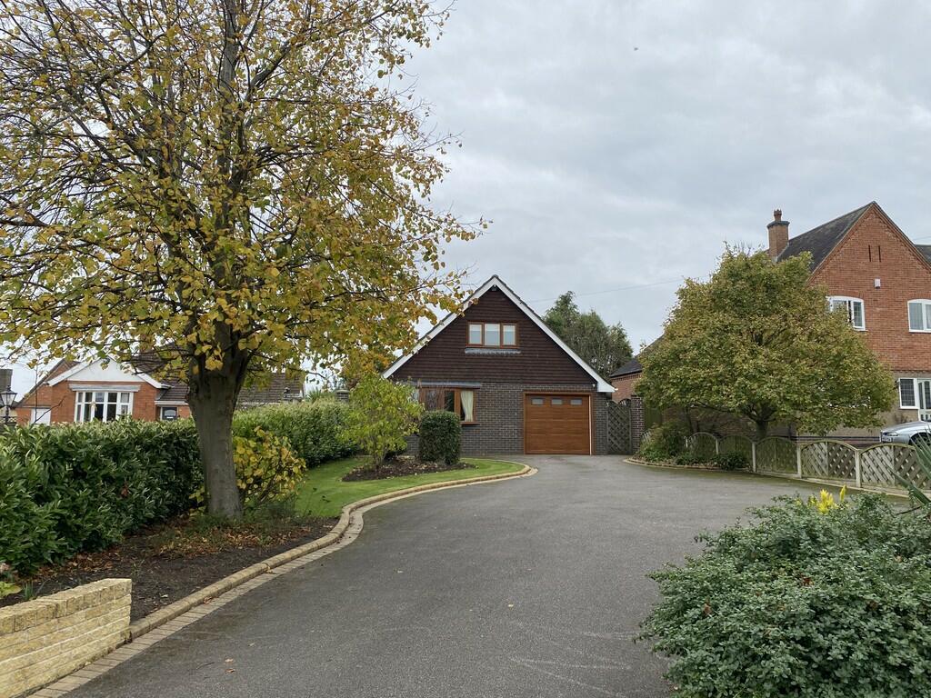 3 bedroom bungalow for sale in Field Lane, BurtononTrent, DE13