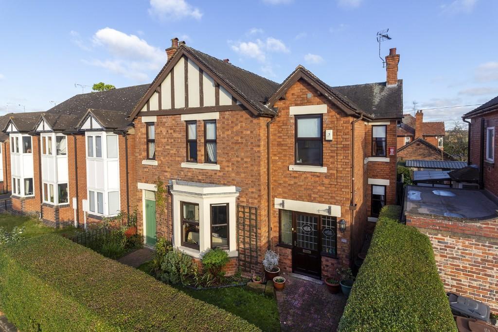 3 bedroom detached house for sale in High Street, Uttoxeter, Stafffordshire, ST14