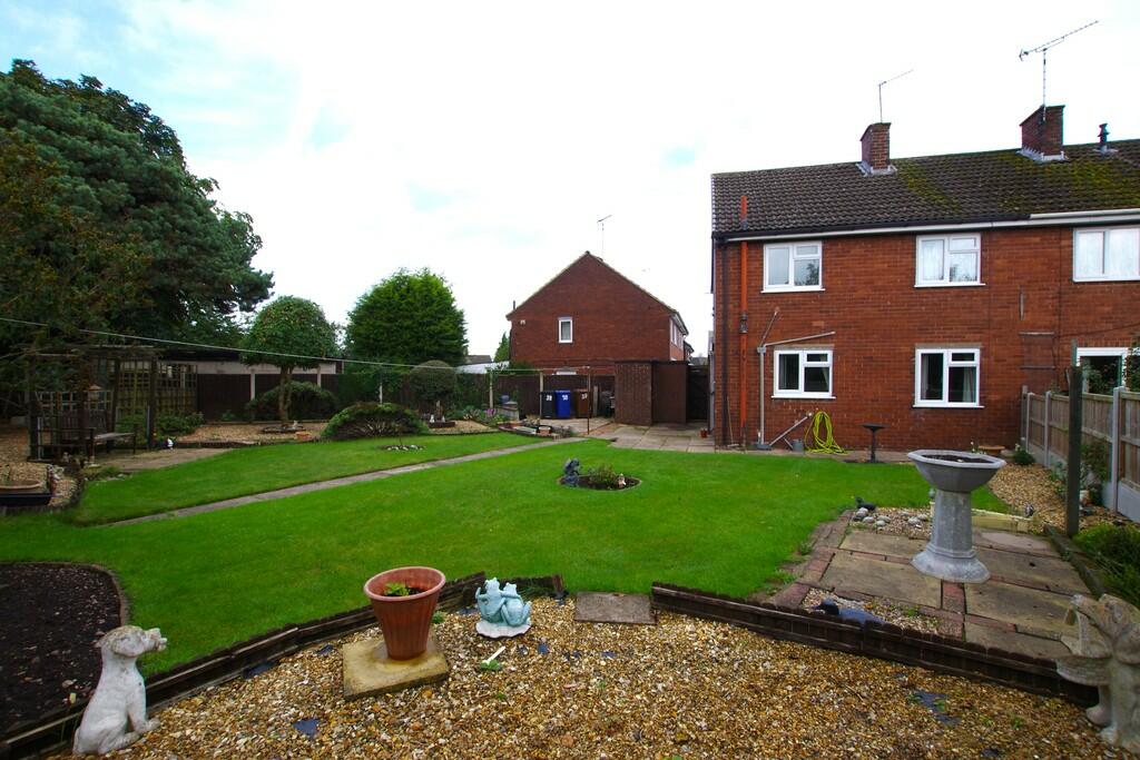 3 bedroom semidetached house for sale in Windsor Road, Uttoxeter, ST14
