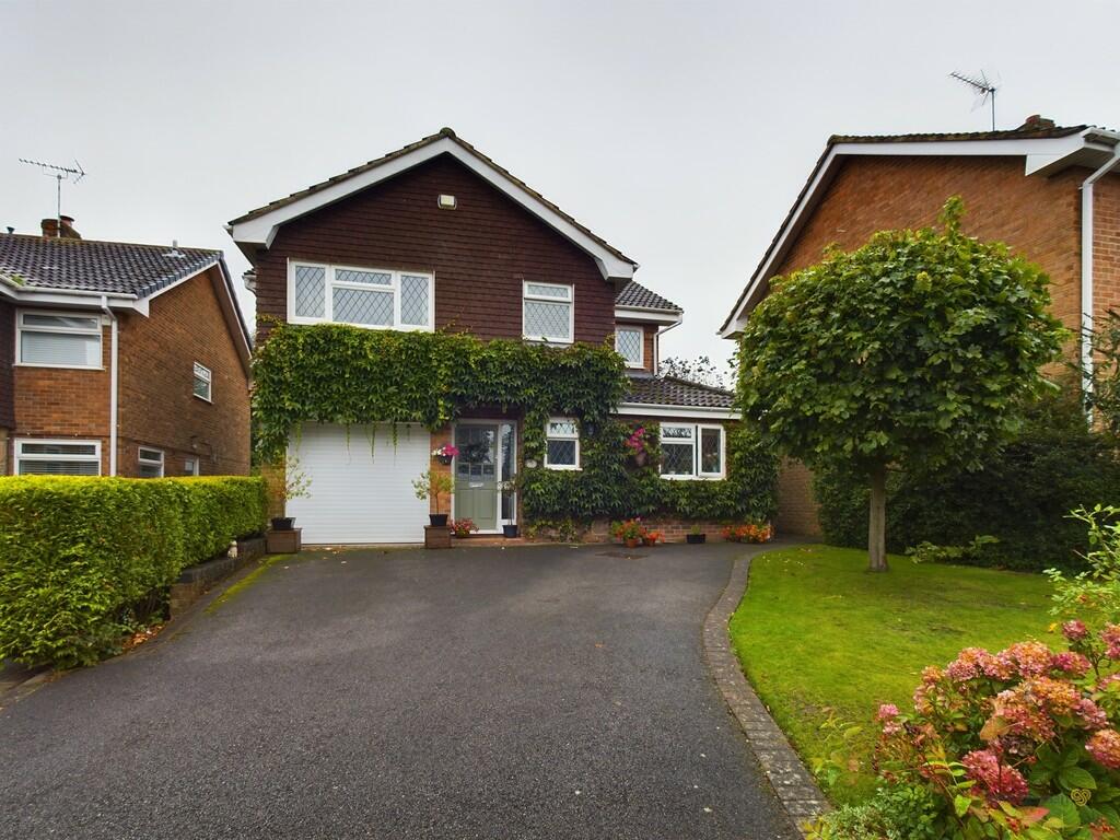 4 bedroom detached house for sale in Windmill Drive, Marchington, ST14