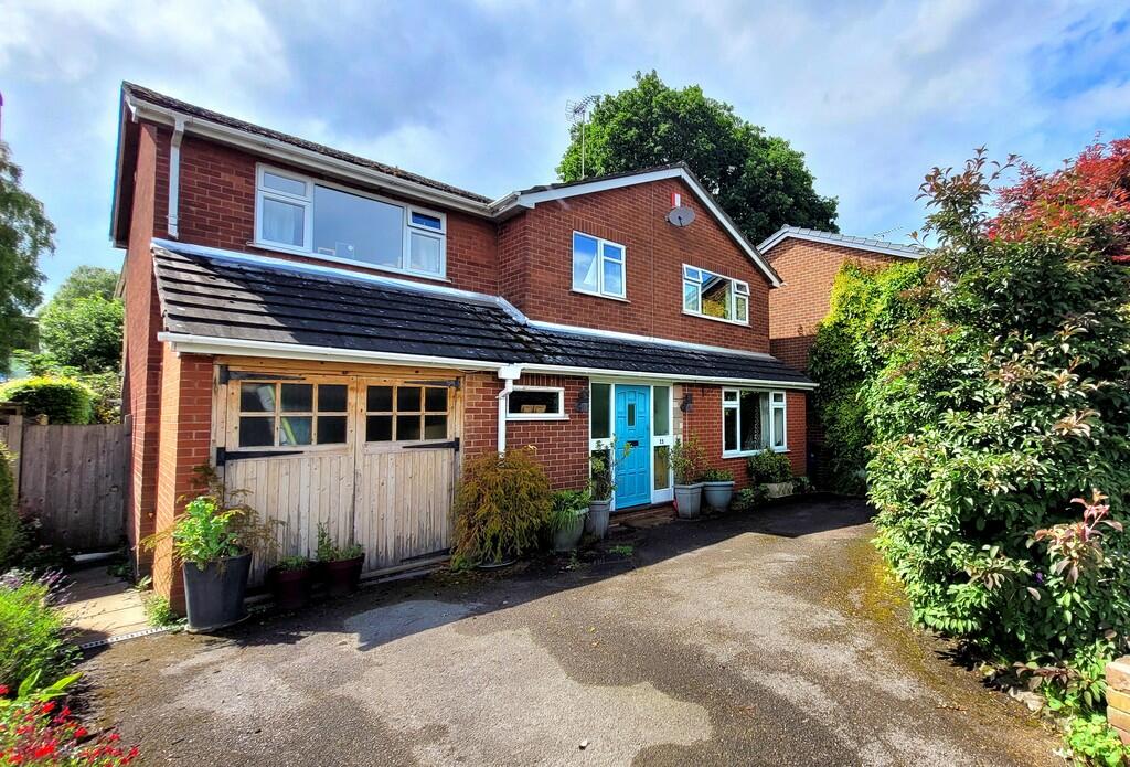 5 bedroom detached house for sale in Hall Road, Uttoxeter, ST14