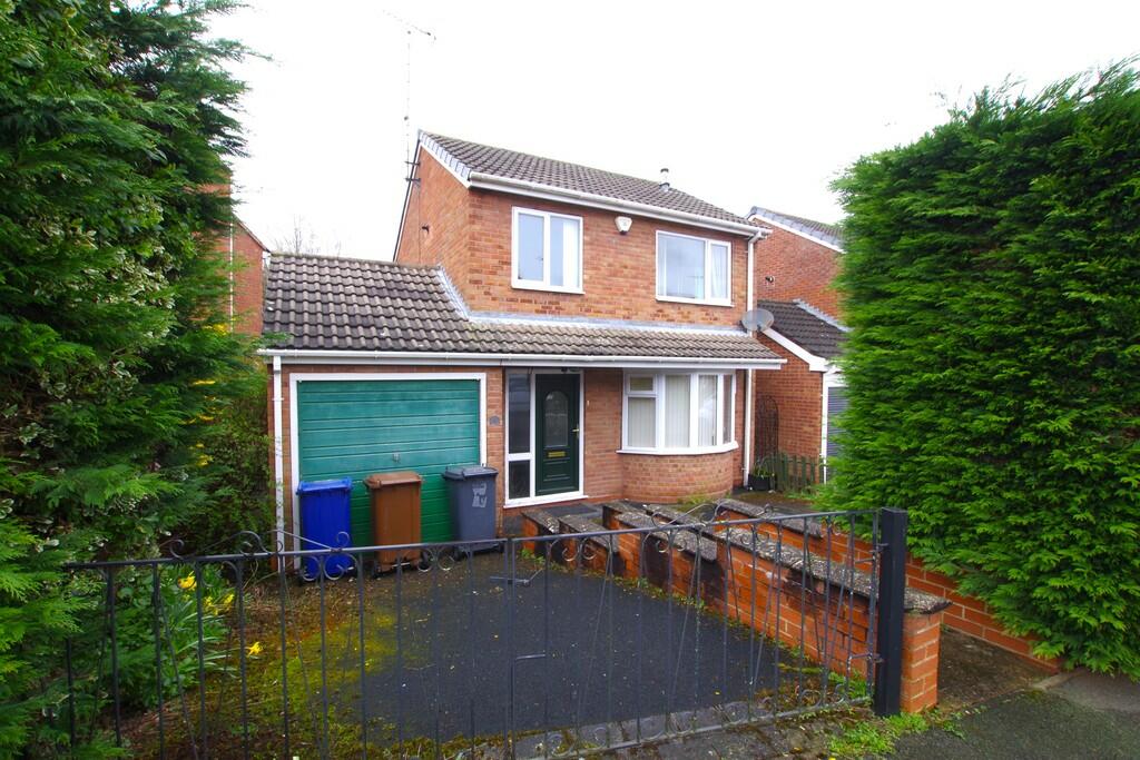 3 bedroom detached house for sale in Ashleigh Drive, Uttoxeter, ST14