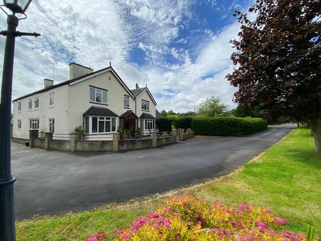 5 bedroom detached house for sale in Wood Lane, Uttoxeter, ST14