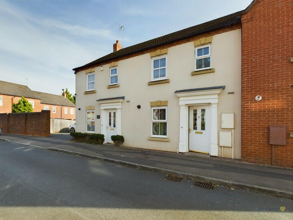 3 bedroom terraced house for sale in Drovers Close, Uttoxeter, ST14