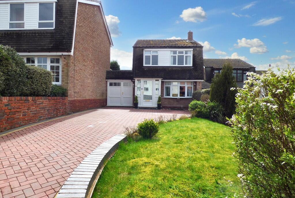 3 bedroom detached house for sale in Church Road, Hixon, ST18
