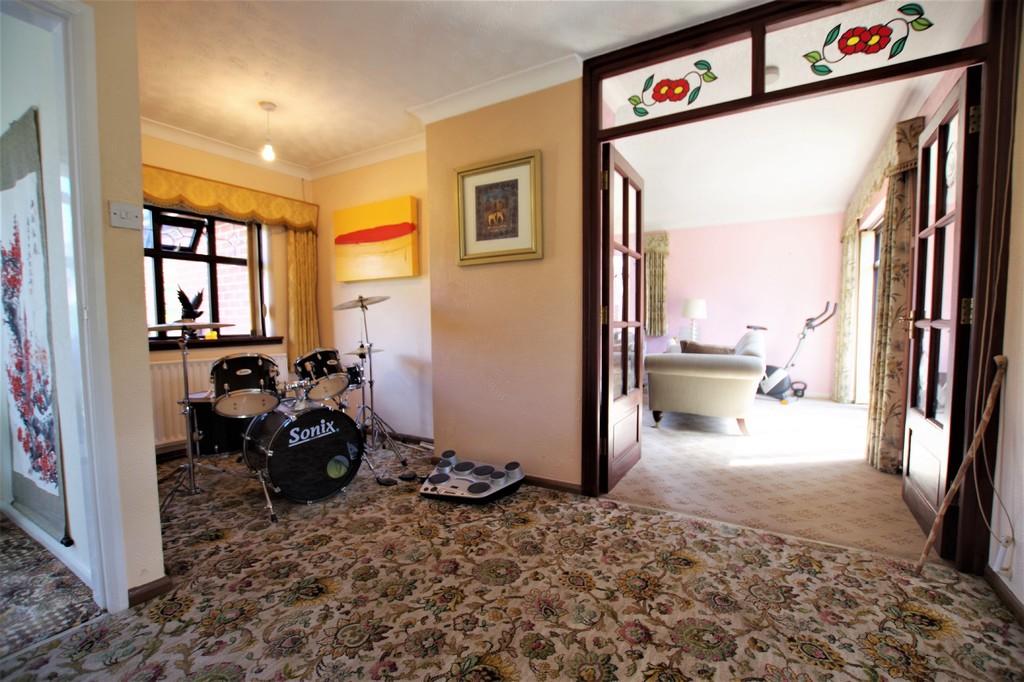 3 bedroom detached bungalow for sale in Lower Penkridge Road, Acton