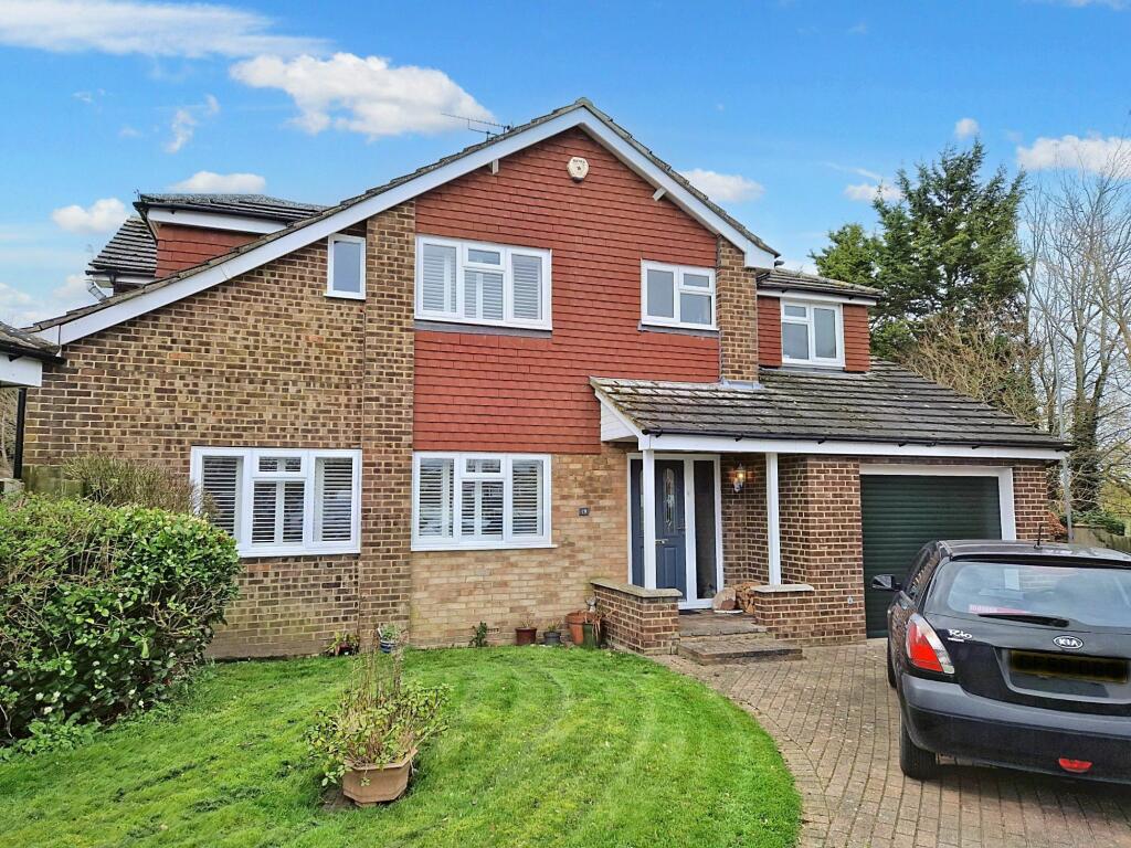 5 bedroom detached house for sale in Canon Close, Rochester, ME1