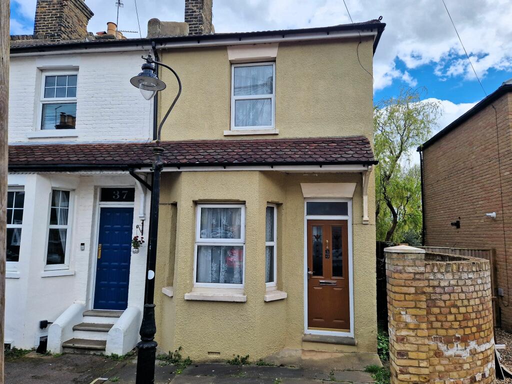 2 bedroom end of terrace house for sale in Langdon Road, Rochester, ME1