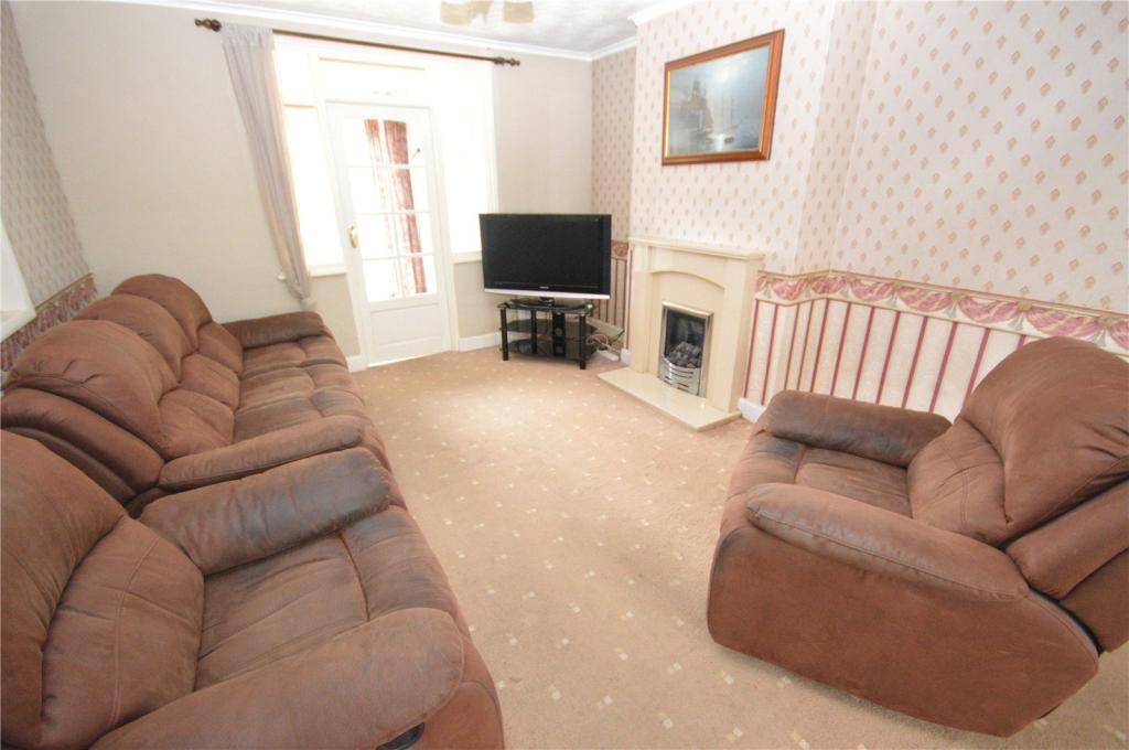 3 bedroom detached house for sale in Wingate Road, Luton, Bedfordshire, LU4