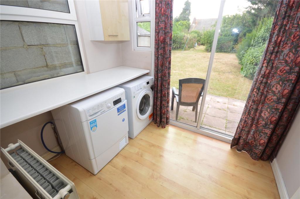 3 bedroom detached house for sale in Wingate Road, Luton, Bedfordshire, LU4