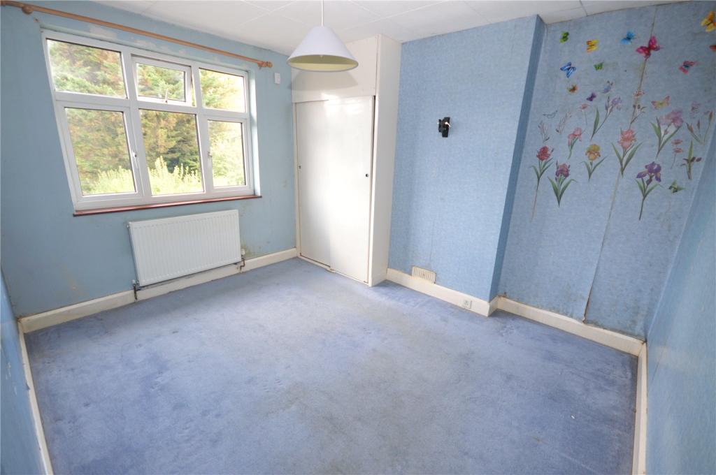 3 bedroom detached house for sale in Wingate Road, Luton, Bedfordshire, LU4