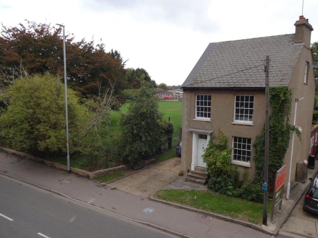 5 bedroom detached house for sale in High Street, Houghton Regis