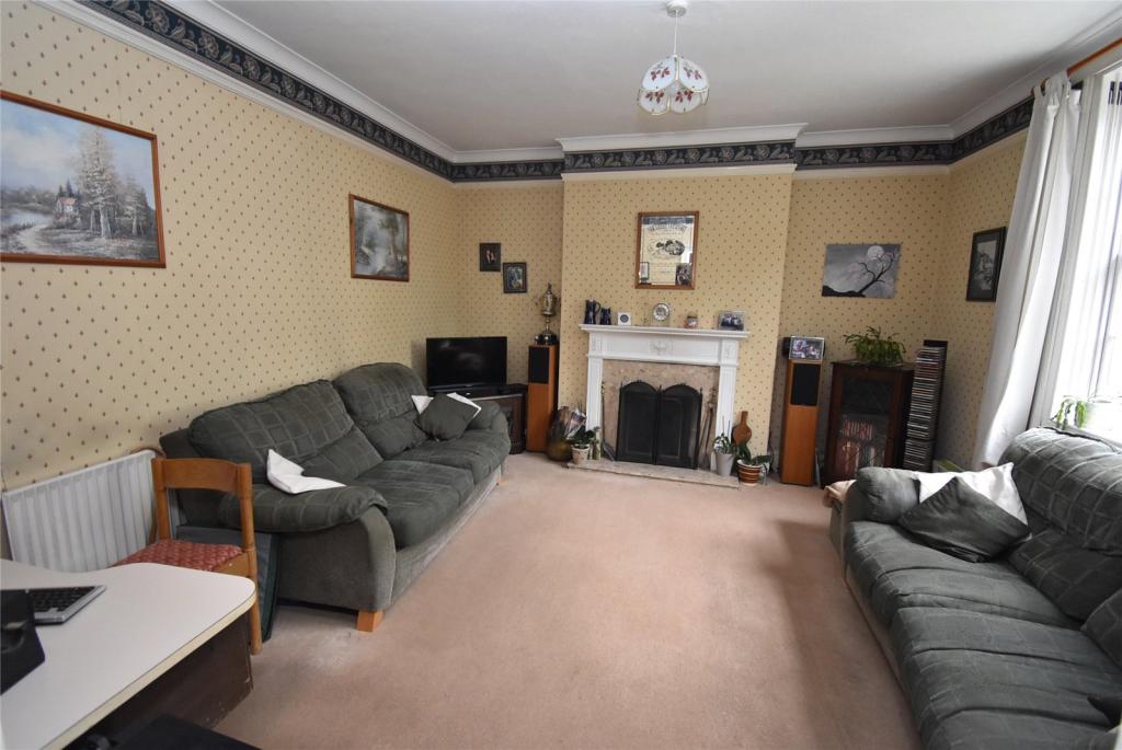 5 bedroom detached house for sale in High Street, Houghton Regis