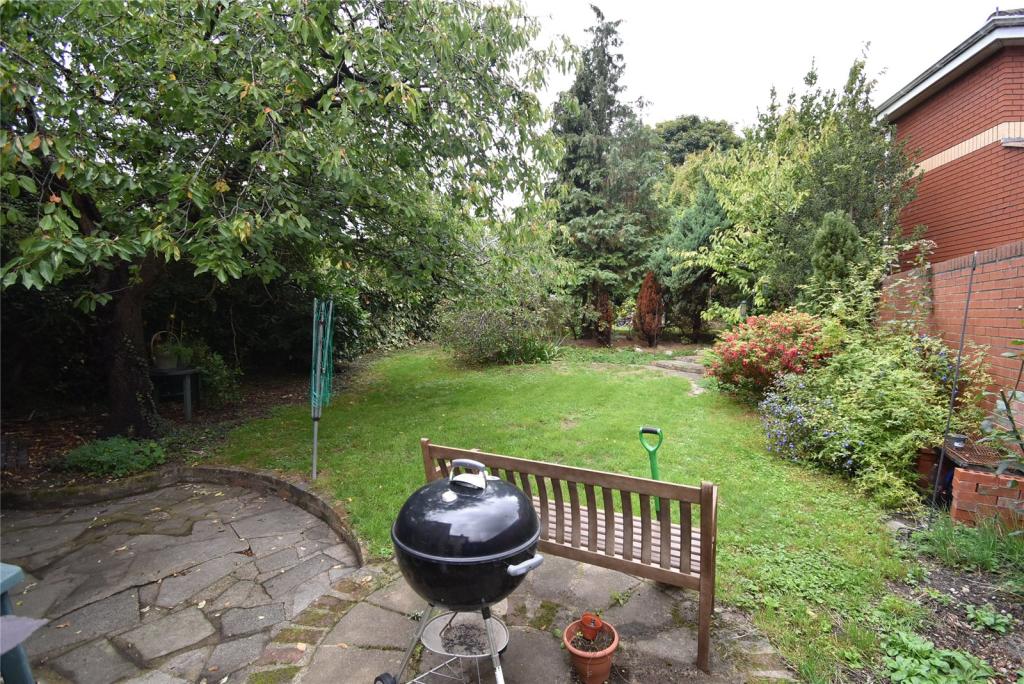 5 bedroom detached house for sale in High Street, Houghton Regis