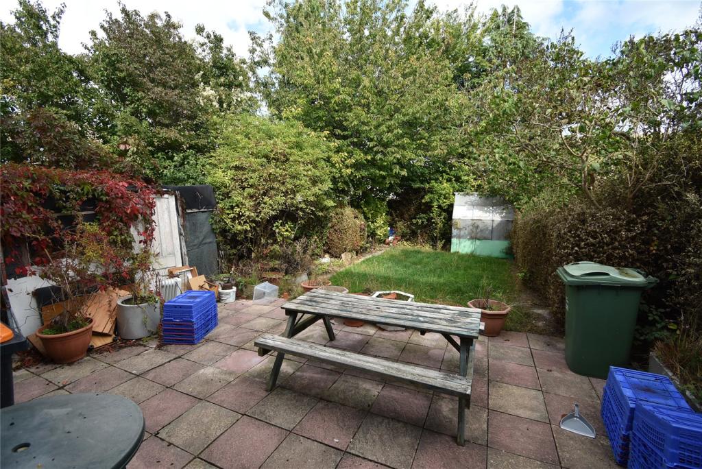 3 bedroom end of terrace house for sale in Grove Road, Houghton Regis