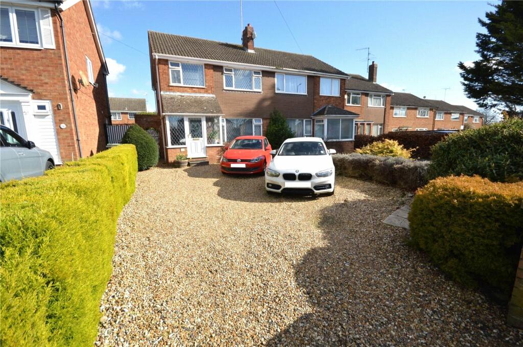 3 bedroom semidetached house for sale in Sundon Park Road, Luton, LU3