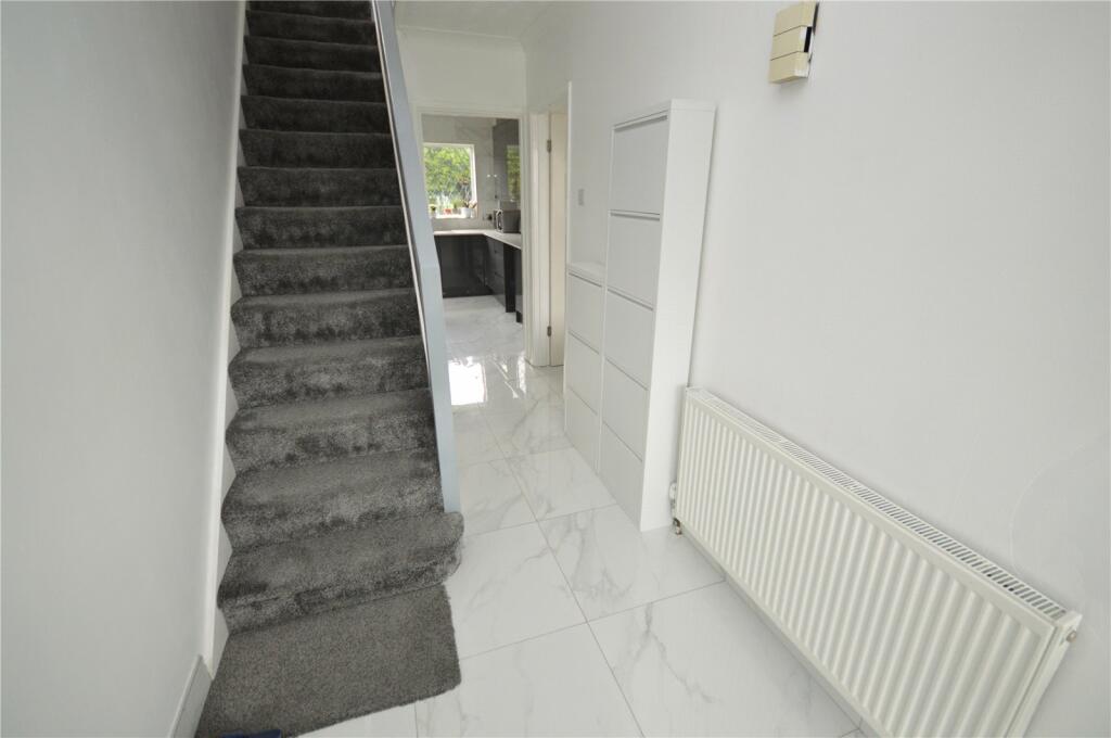 3 bedroom semidetached house for sale in Sundon Park Road, Luton, LU3