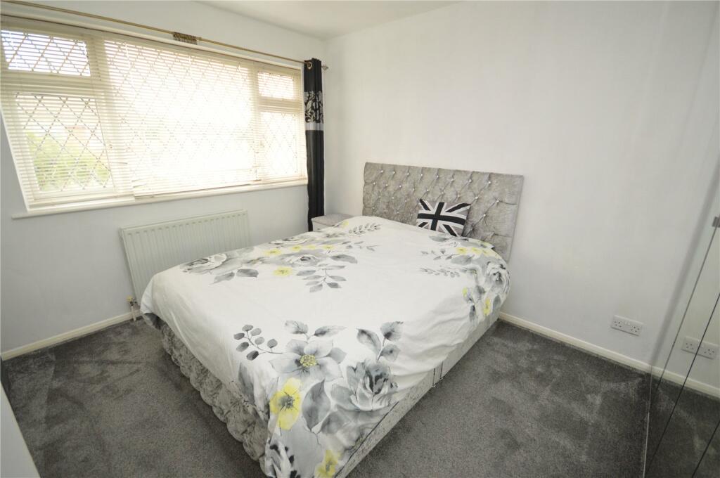 3 bedroom semidetached house for sale in Sundon Park Road, Luton, LU3