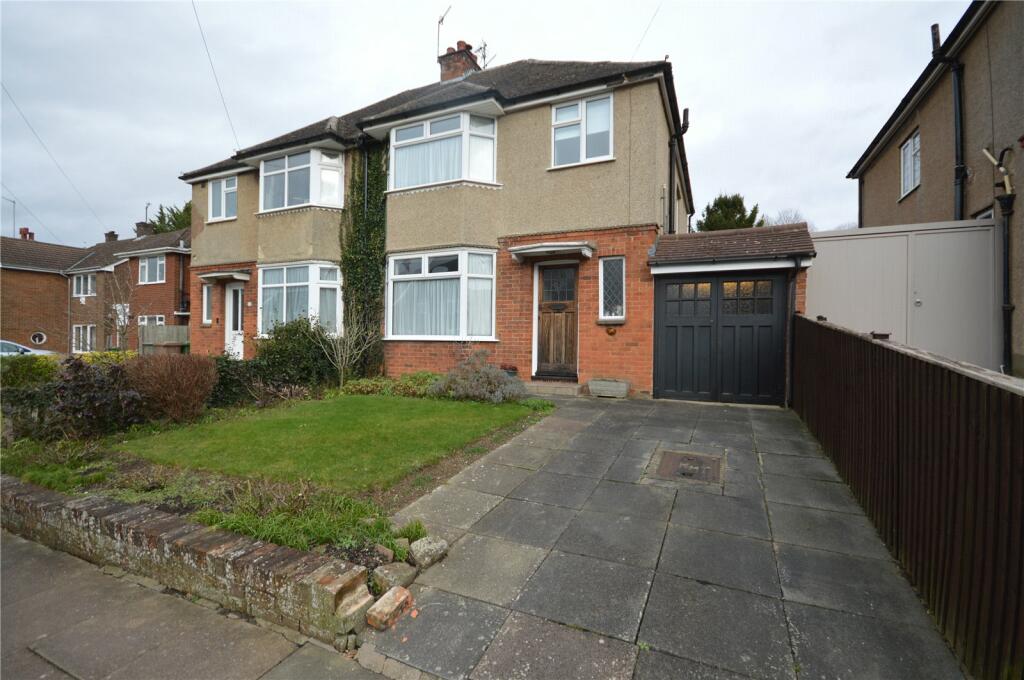 3 bedroom semidetached house for sale in Fairford Avenue, Luton