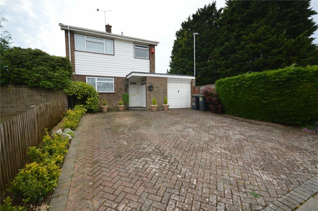 3 bedroom detached house for sale in Benson Close, Luton, Bedfordshire, LU3