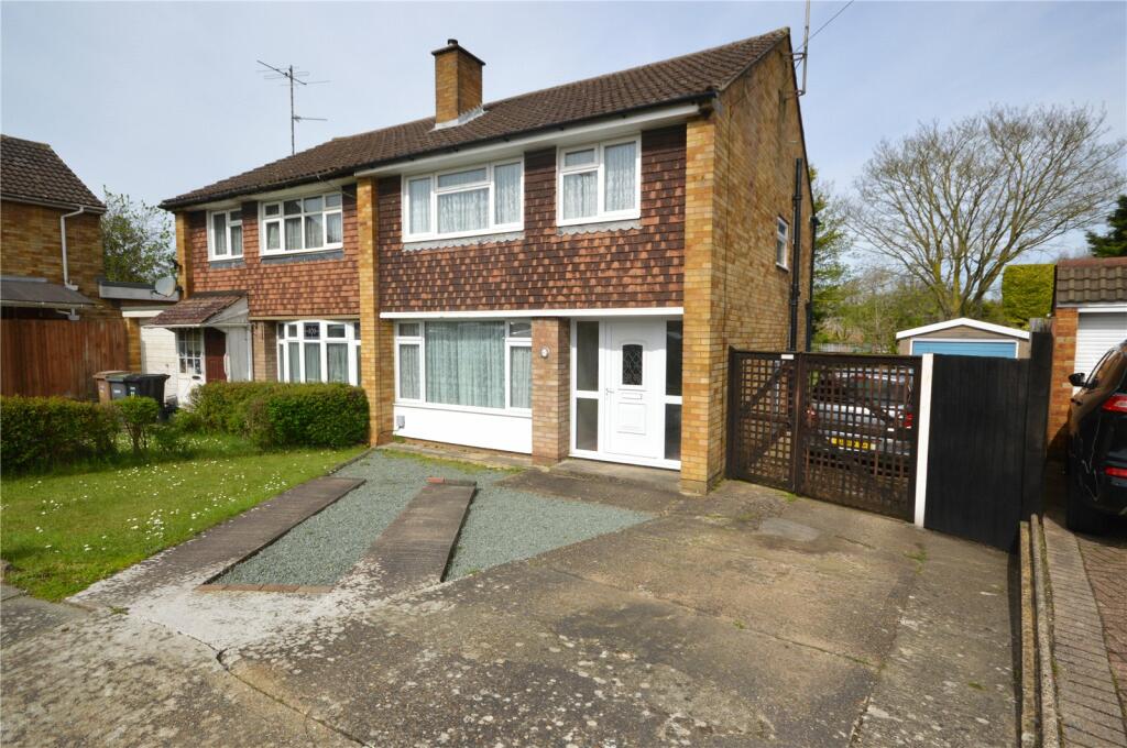 3 bedroom semi-detached house for sale in Seabrook, Luton, Bedfordshire, LU4