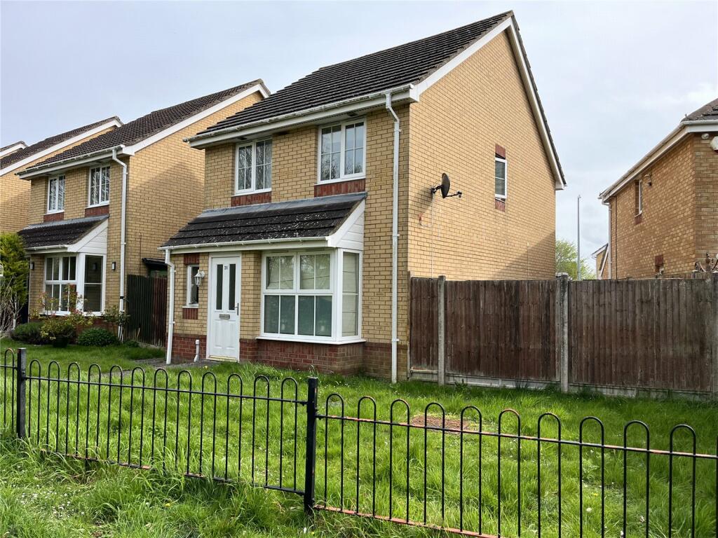 3 bedroom detached house for sale in Farriers Way, Houghton Regis, Dunstable, Bedfordshire, LU5