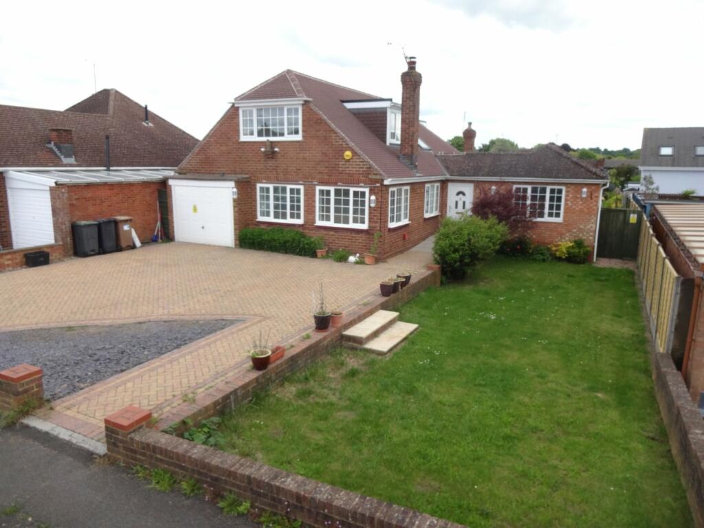 4 bedroom bungalow for sale in Welbury Avenue, Luton, LU3