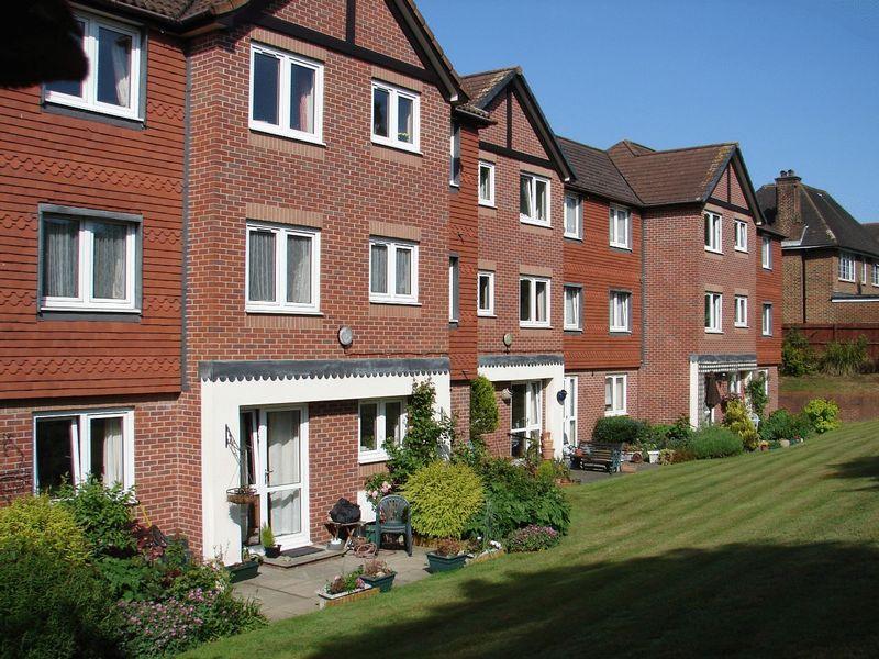 2 bedroom flat for sale in Weston Court, Whetstone, N20 9PQ, N20